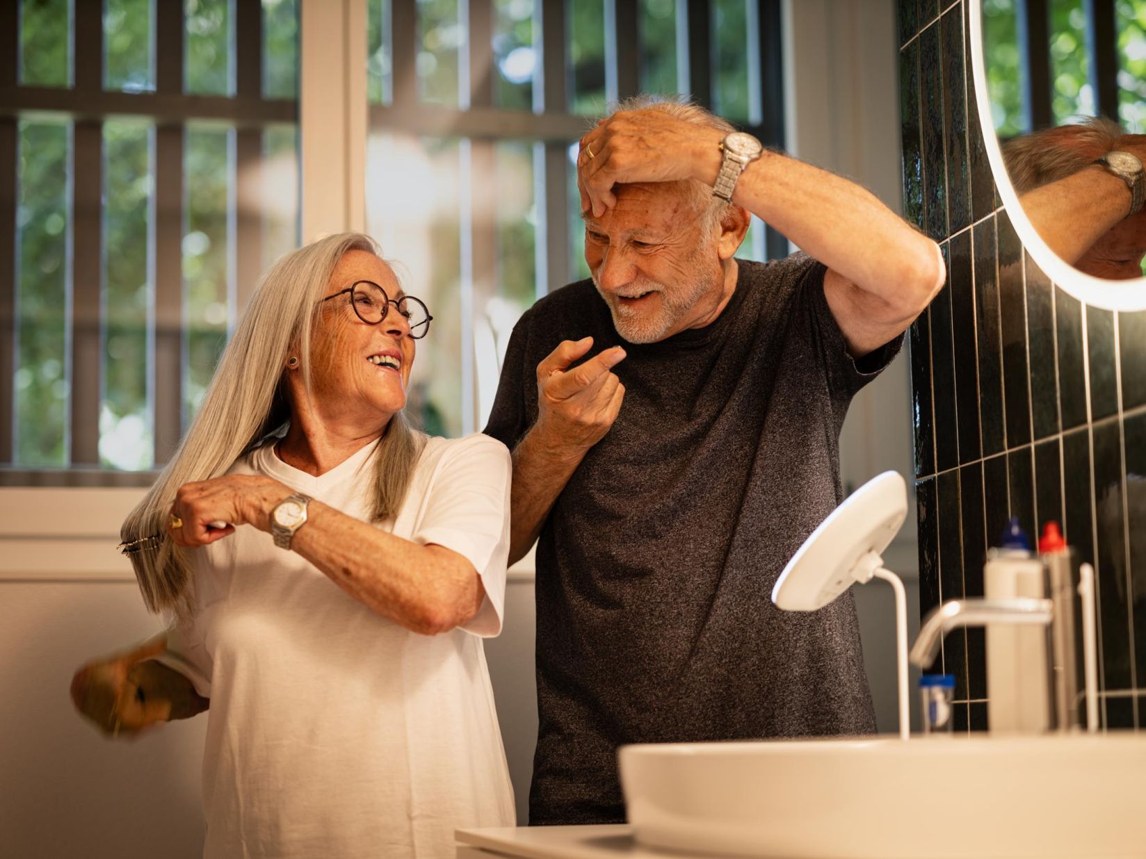 DreamLite® Nachtlinsen – Orthokeratologie (Ortho-K) zur Korrektur von Myopie (Kurzsichtigkeit) und Astigmatismus (Hornhautverkrümmung). Klare Sicht am Tag ohne Brille oder OP, reversibel, komfortabel und sicher. Myopie-Management für Kinder und Erwachsene, professionelle Anpassung durch zertifizierte Fachspezialisten, maximale Sicherheit und Sehkomfort. | Lentilles de nuit DreamLite® – Ortho-K pour corriger la myopie et l’astigmatisme. Vision claire le jour sans lunettes ni chirurgie, solution réversible et confortable. Gestion de la myopie pour enfants et adultes, adaptation par spécialistes certifiés, sécurité et confort garantis.