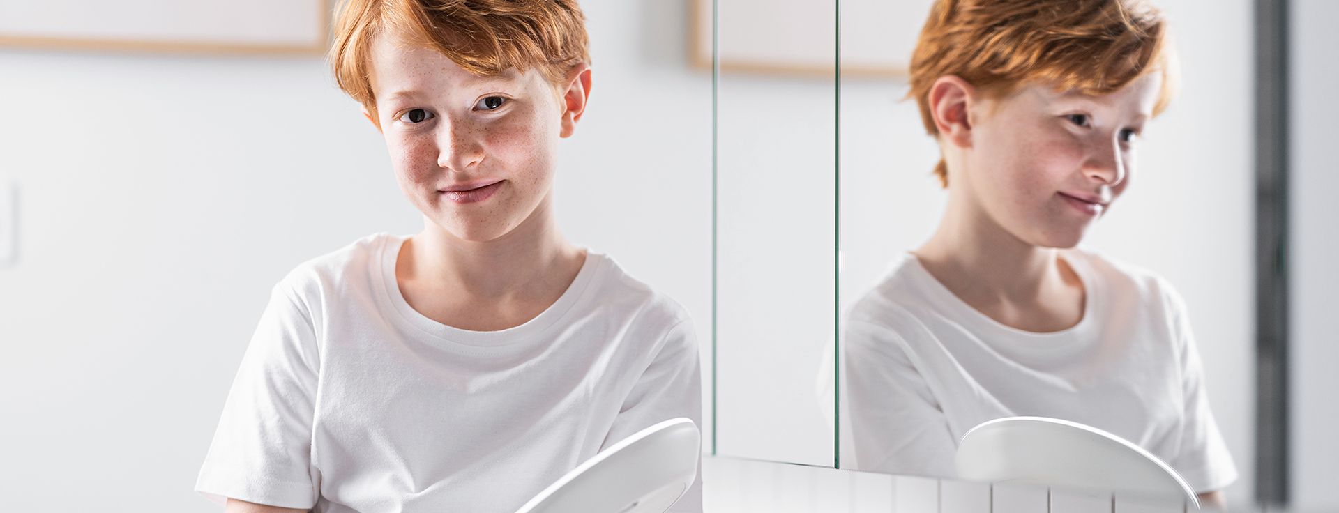 DreamLite® Nachtlinsen – Orthokeratologie (Ortho-K) zur Korrektur von Myopie (Kurzsichtigkeit) und Astigmatismus (Hornhautverkrümmung). Klare Sicht am Tag ohne Brille oder OP, reversibel, komfortabel und sicher. Myopie-Management für Kinder und Erwachsene, professionelle Anpassung durch zertifizierte Fachspezialisten, maximale Sicherheit und Sehkomfort. | Lentilles de nuit DreamLite® – Ortho-K pour corriger la myopie et l’astigmatisme. Vision claire le jour sans lunettes ni chirurgie, solution réversible et confortable. Gestion de la myopie pour enfants et adultes, adaptation par spécialistes certifiés, sécurité et confort garantis.